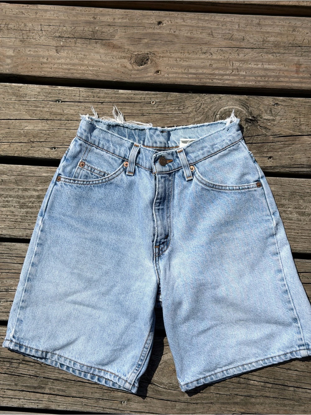 Levi's 950 Light Wash High-Rise Jean Shorts with Back Patch - Picture 4 of 4